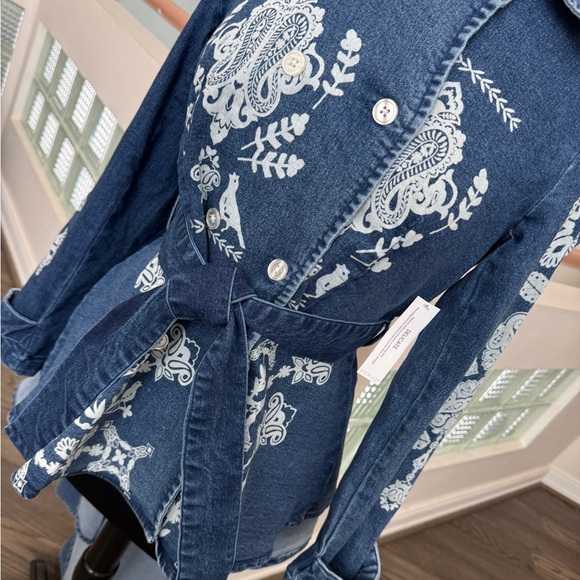 Venus Embroidered Denim Jacket - Picture 4 of 7